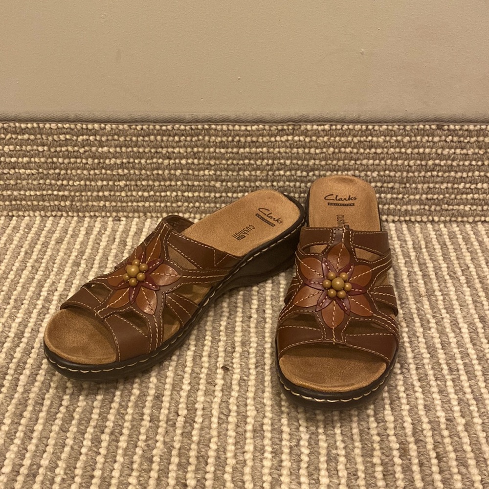 Brown Clark’s size 8.5 women’s